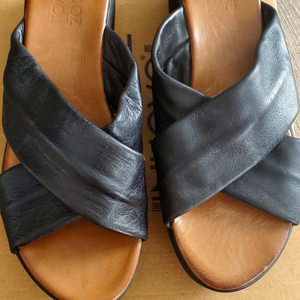 Miz Mooz NIB black leather platform/wedge sandals